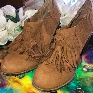 Ruff hewn fringe boots